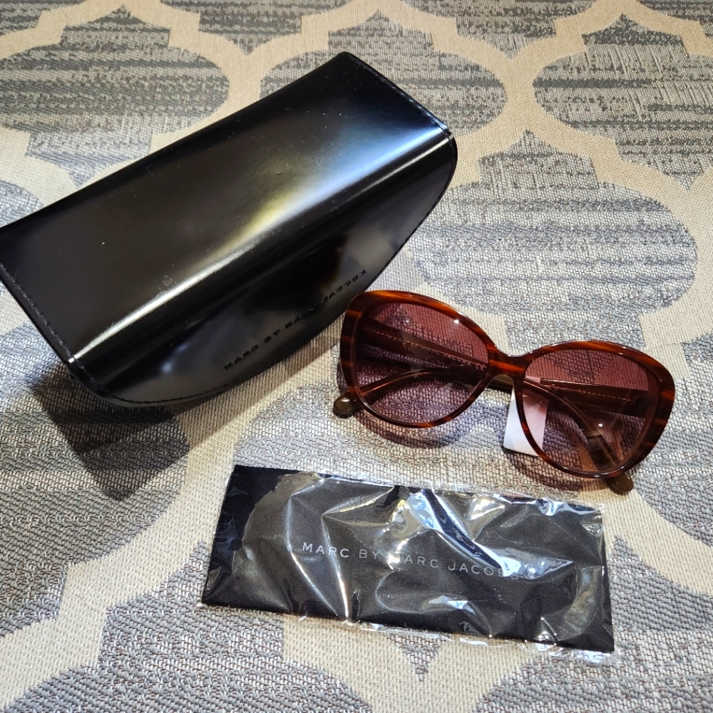 MARC JACOBS NEW AUTH Women Brown Cat Eye Sunglasses Model # MMJ 243/S with case
